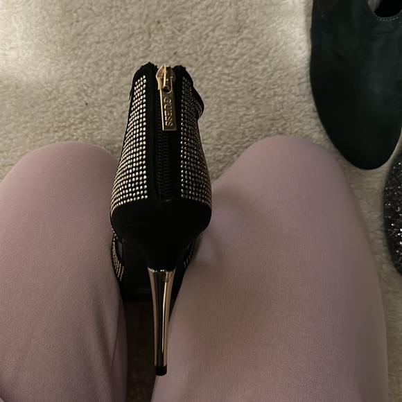 Size 8 Guess glamour heels - Picture 5 of 8